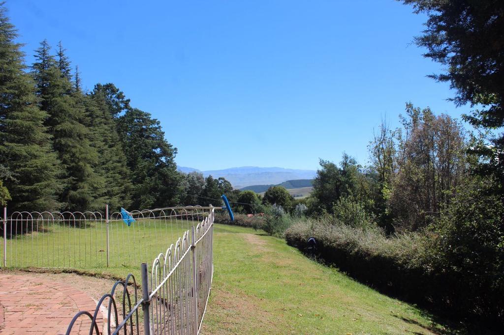 Lairds Lodge Underberg Exterior photo